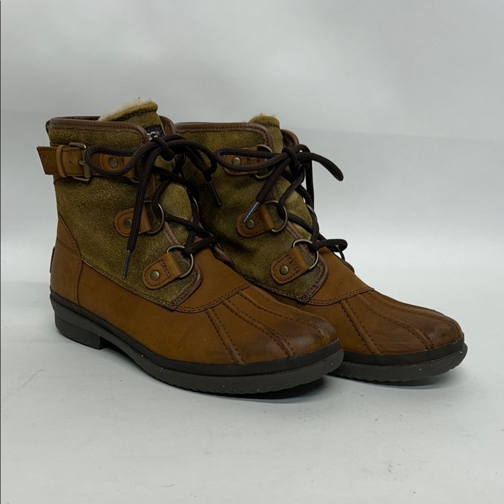 UGG  Boots size 8 Cecile waterproof leather duck boot in chestnut.